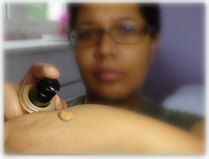 produit fluide Born This way too faced fond de teint foundation caramel simplement marilyne