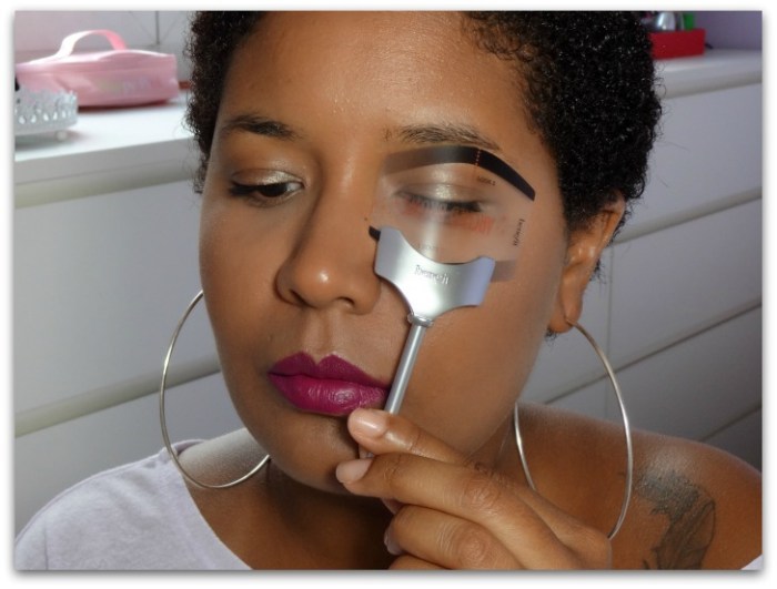 pochoirs sourcils benefit Bigger & bolder brows Accessoires et produits sourcils abracadabrow simplement marilyne