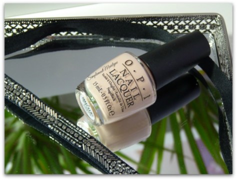 opi samoan sand vernis à ongles nail lacquer nude collier emme stella and dot simplement marilyne