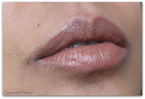 flirt-huda-beauty-liquid-matte-brown-edition-Simplement-Marilyne-swatch