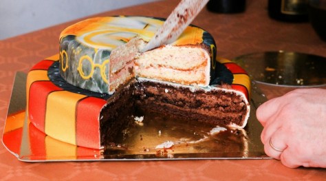 gateau 2 étages tout chocolat et vanille framboise